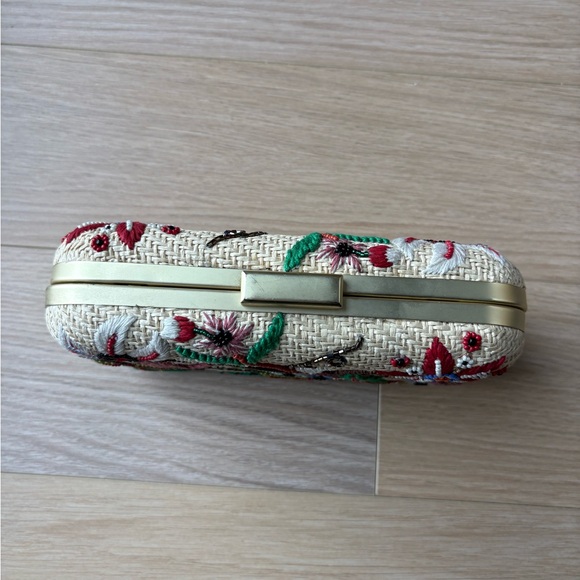 Embroidered Floral Straw Clutch - Picture 2 of 5